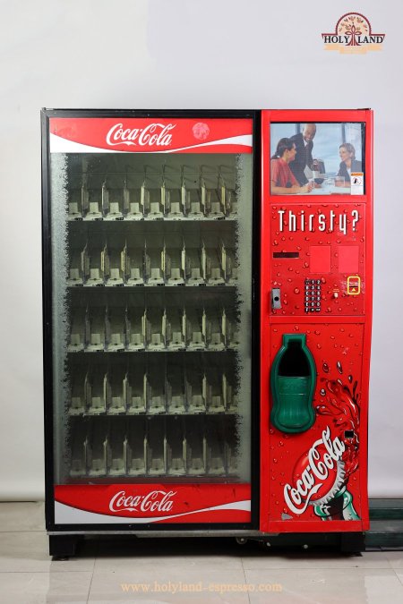 ماكينة البيع الذاتي للمشروبات الباردة